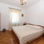 בית נופש Three-bedroom In Lecevica
