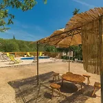 בית נופש Three-bedroom In