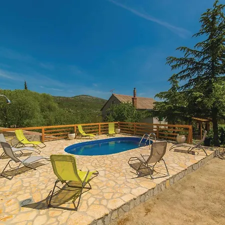 Three-bedroom In Lecevica