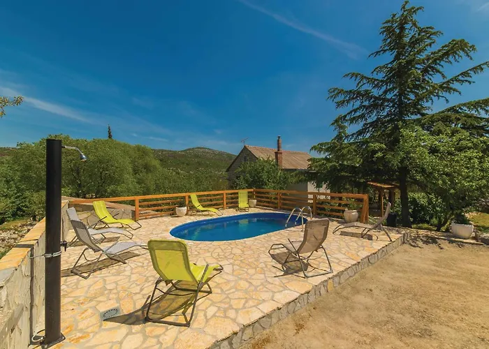 Three-bedroom In Lecevica