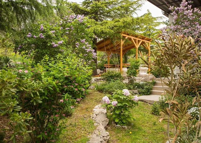Three-bedroom In Feriehus Lecevica